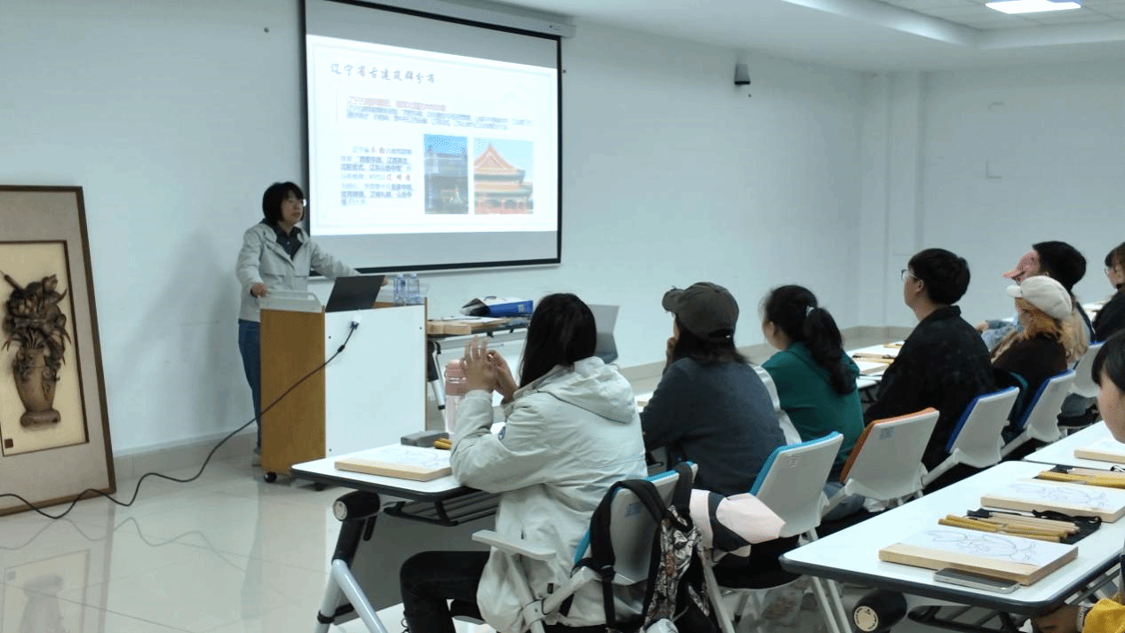 匠心琢木 荷韵传情 | 建筑与艺术学院圆满组织文苑非遗工坊木雕技艺体验活动